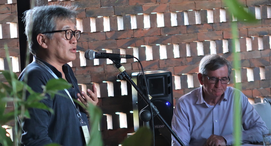 Andreas speaks at the launch of Pat's book 'Stormy' in Bali, 2015/ Andreas Harsono